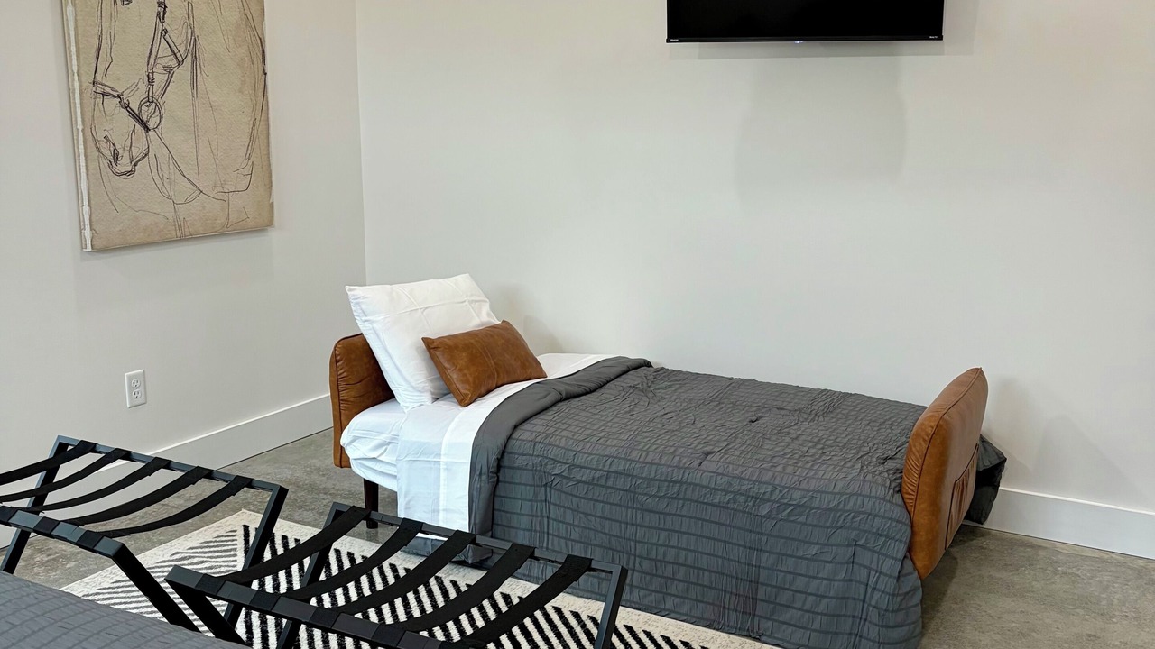 Photo of Bedroom in Cave City