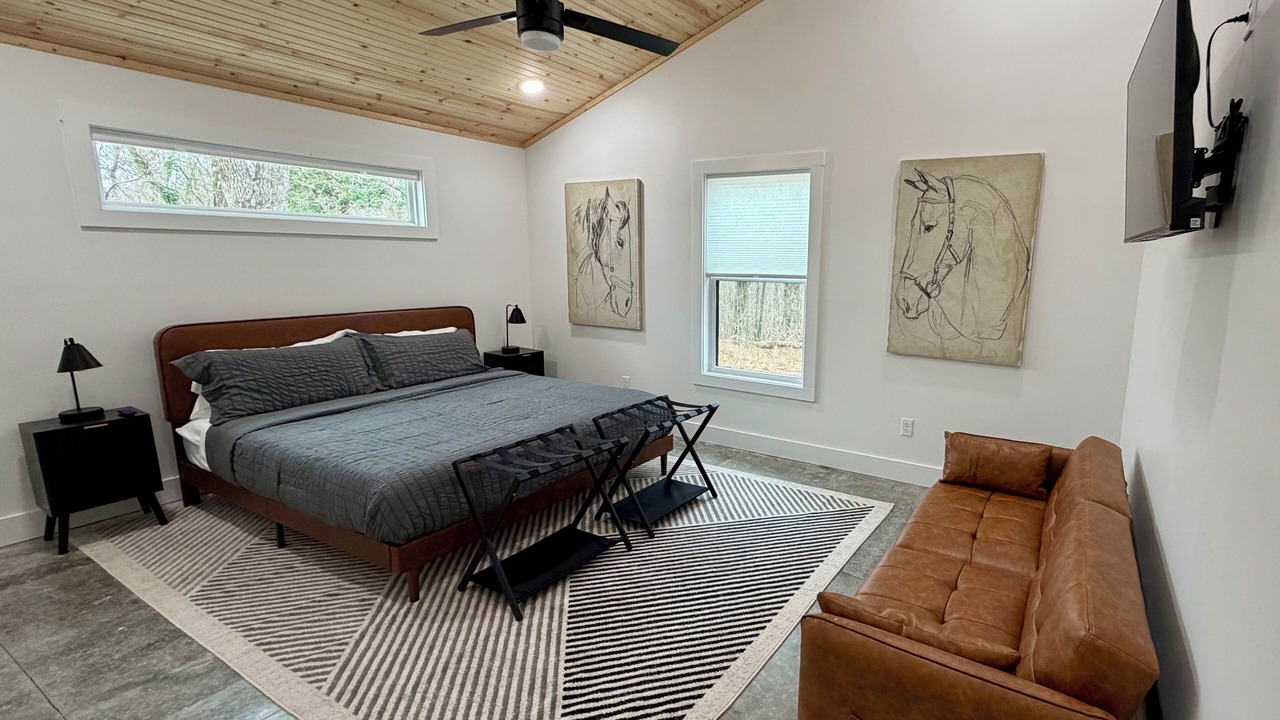 Photo of Bedroom in Cave City