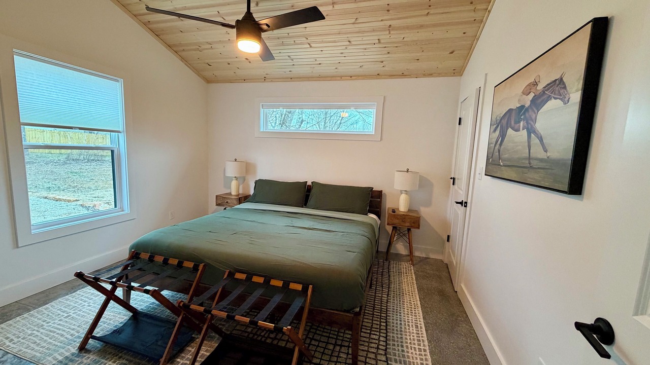 Photo of Bedroom in Cave City
