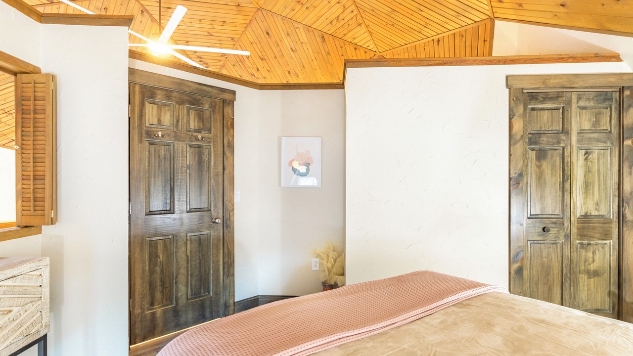 Photo of Bedroom in Holcombe