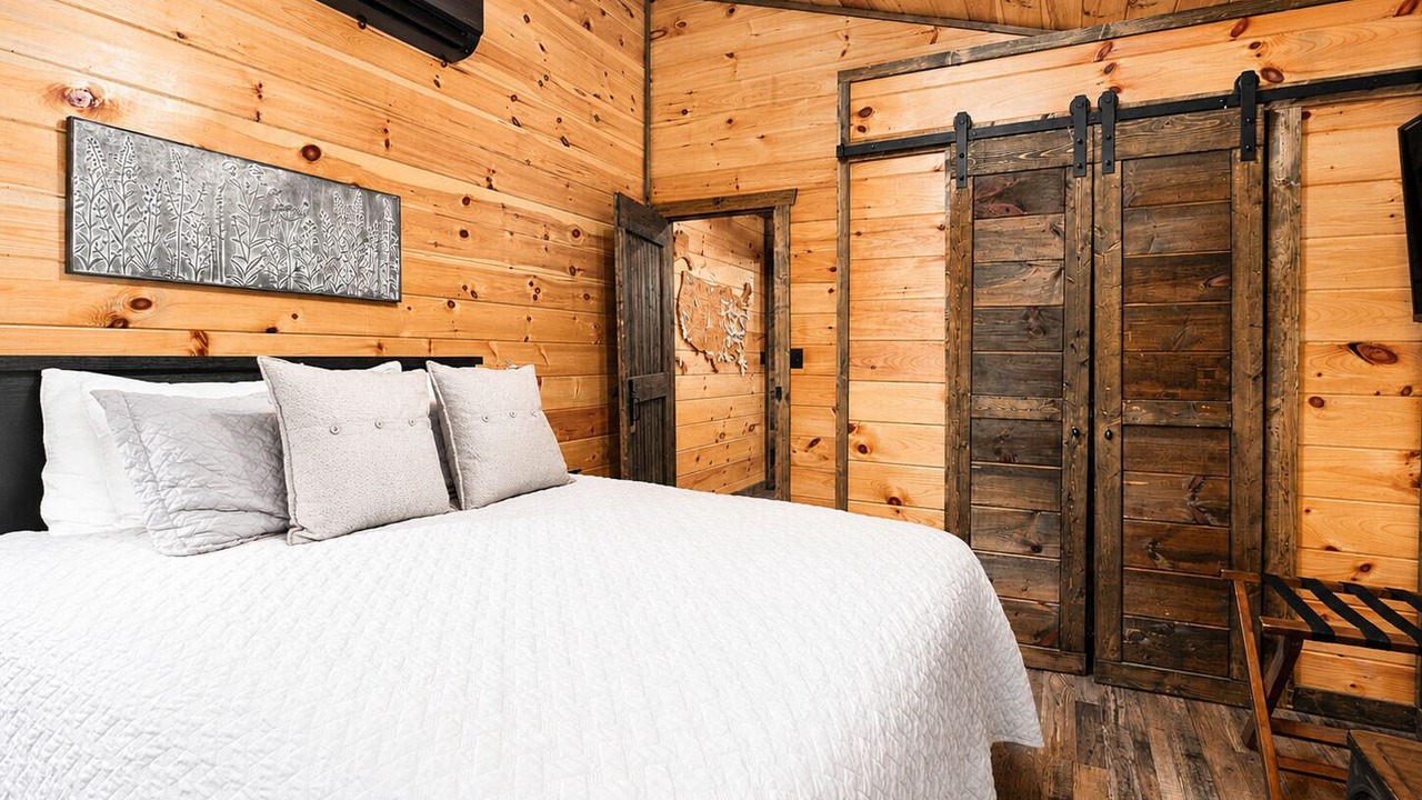 Photo of Bedroom in Smithville