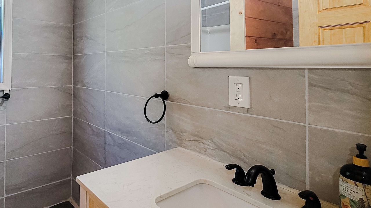 Photo of Bathroom in Kodak