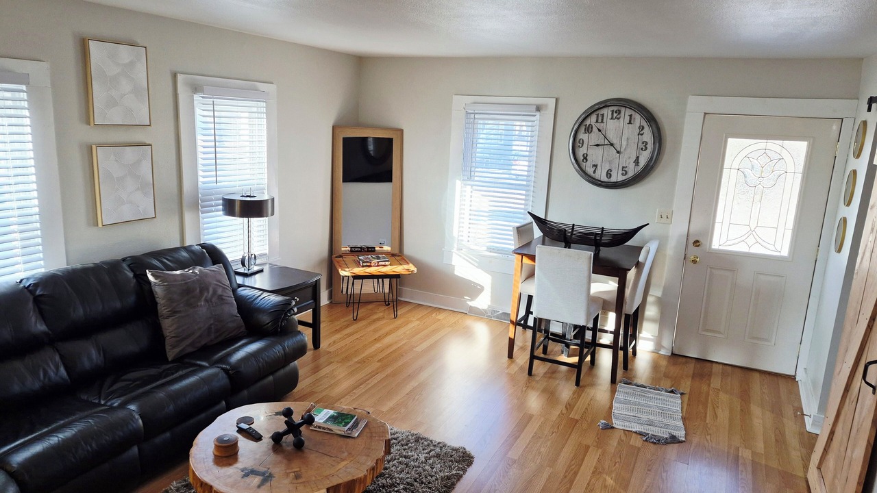 Photo of Livingroom in Prairie Du Chien