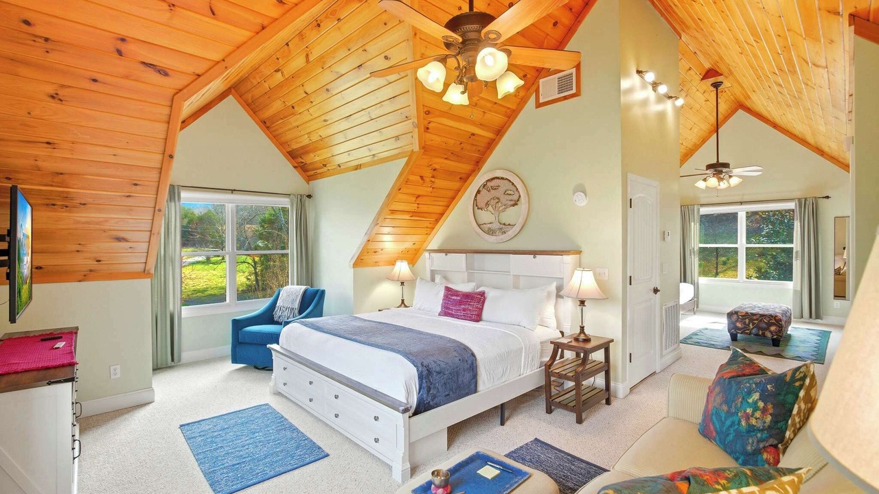 Photo of Bedroom in Maryville