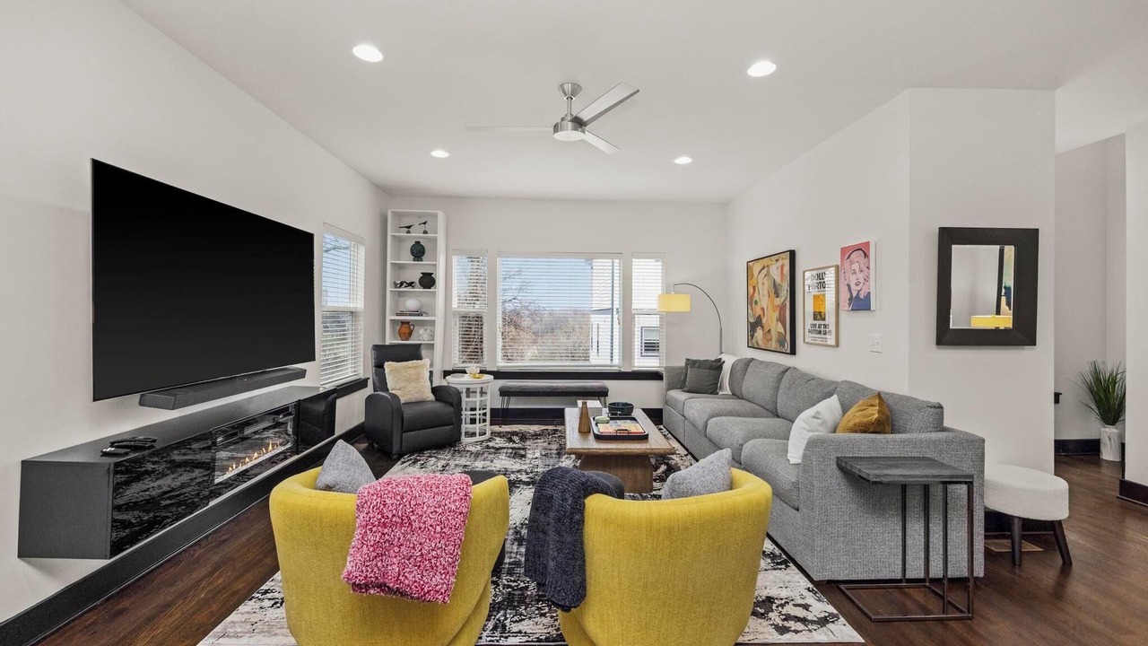 Photo of Livingroom in Urbandale Nations