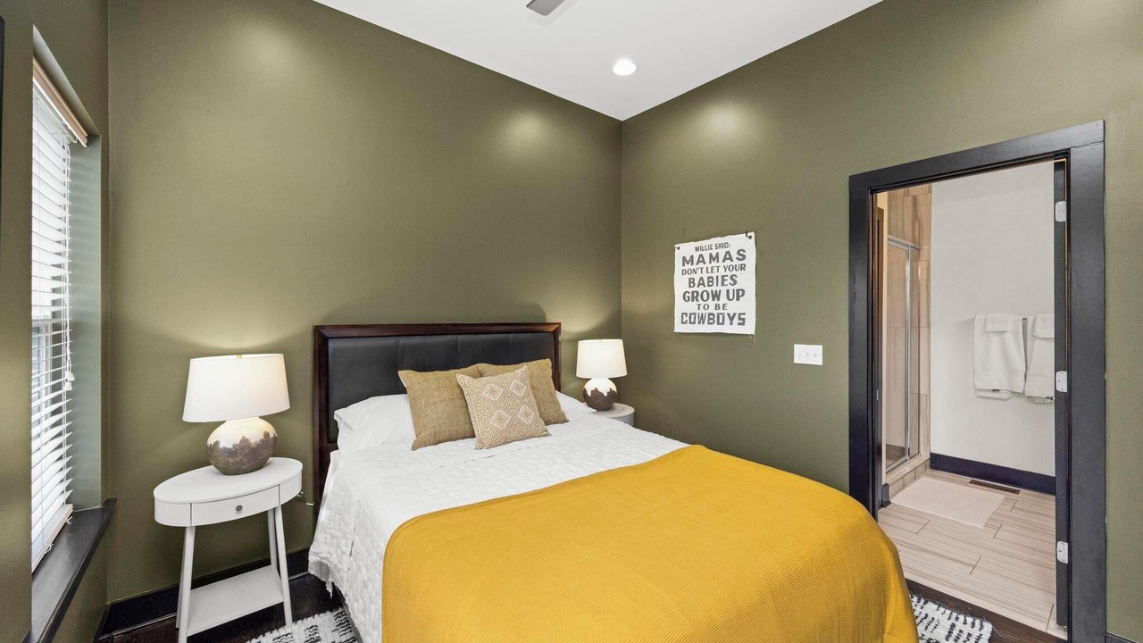 Photo of Bedroom in Urbandale Nations