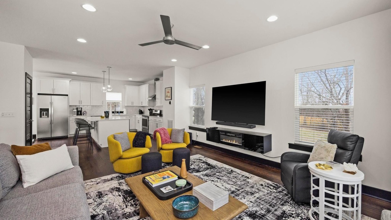 Photo of Livingroom in Urbandale Nations