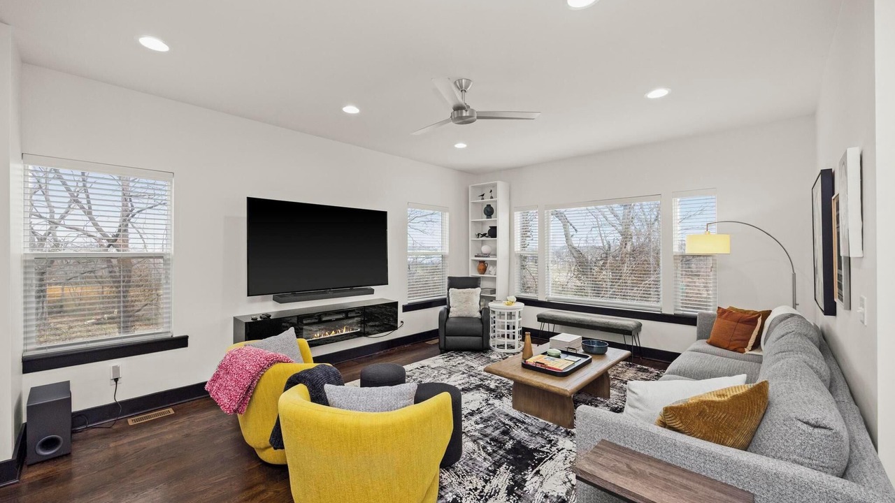 Photo of Livingroom in Urbandale Nations