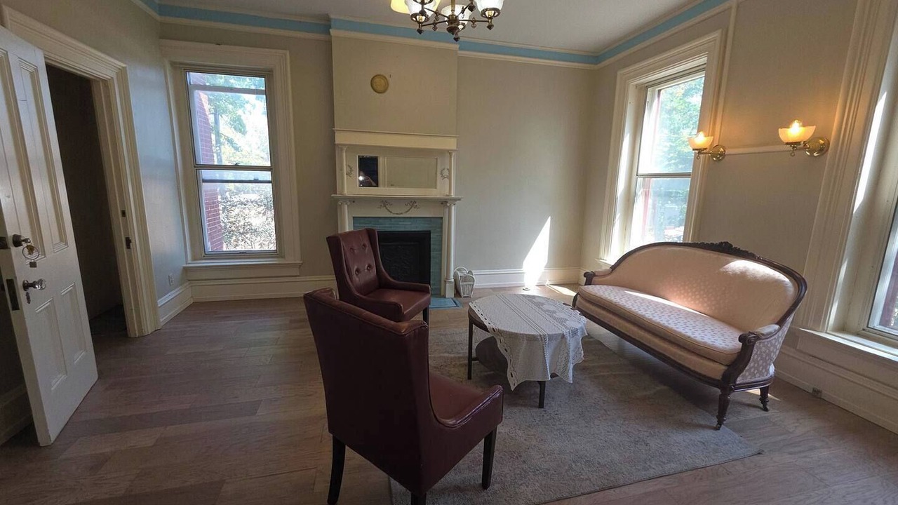 Photo of Livingroom in Downtown Springfield