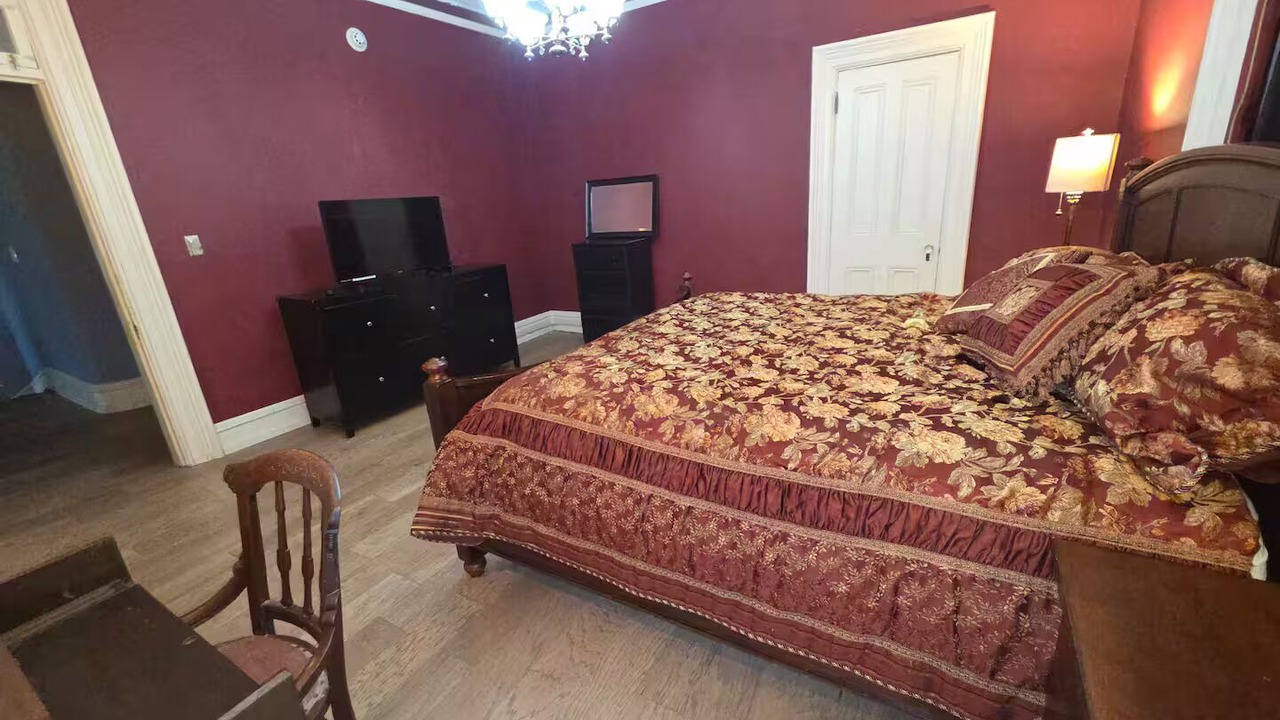 Photo of Bedroom in Downtown Springfield