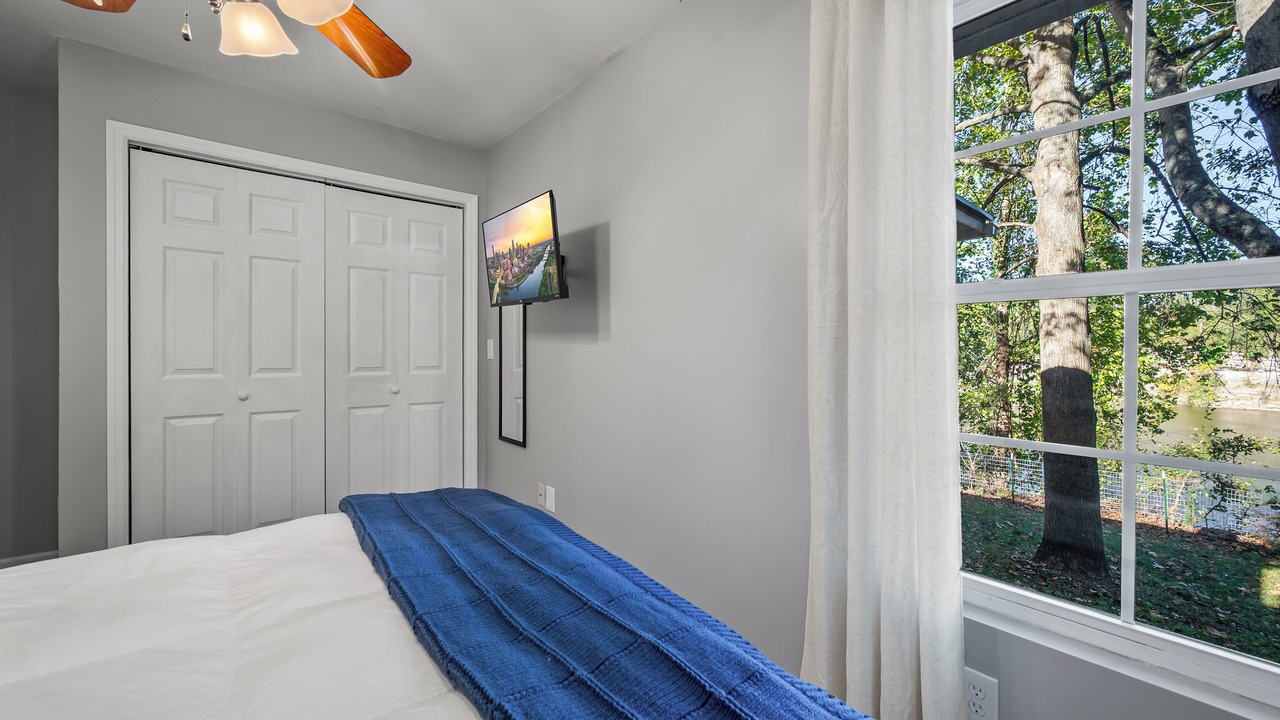 Photo of Bedroom in Opryland