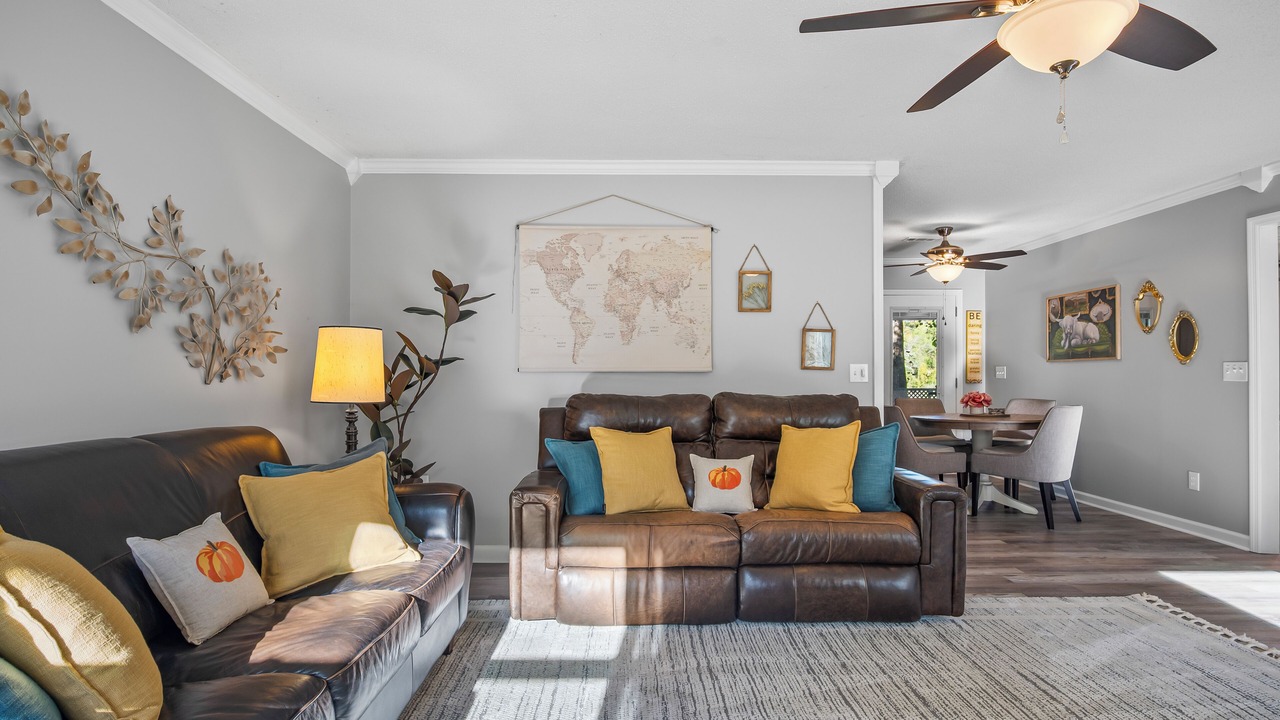 Photo of Livingroom in Opryland