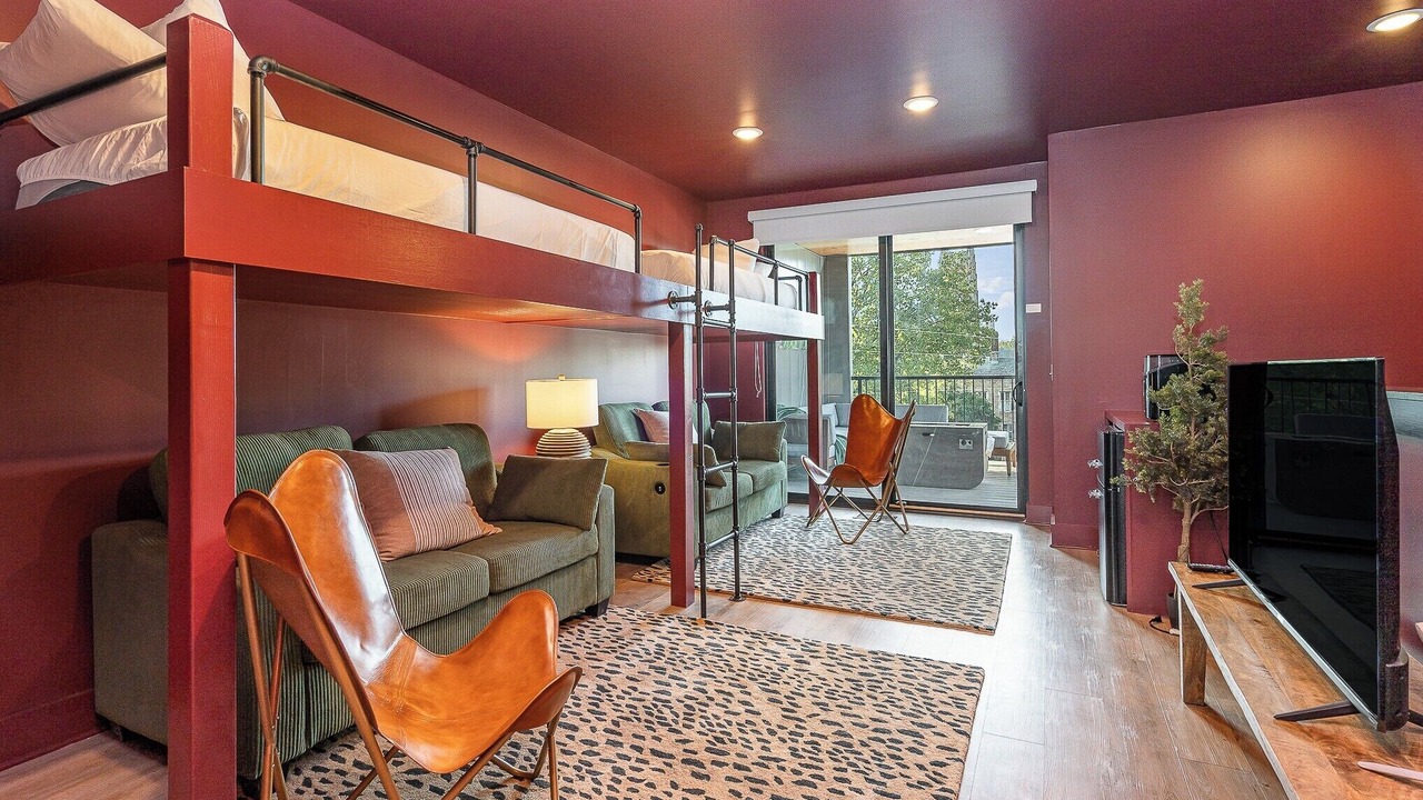 Photo of Livingroom in Music Row