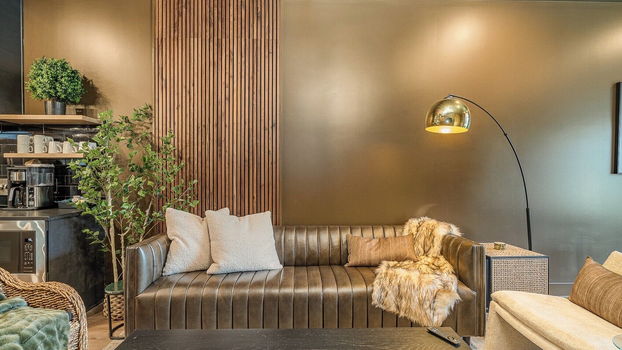 Photo of Livingroom in Music Row