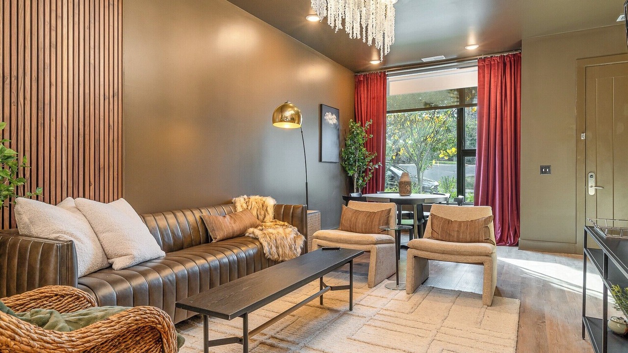 Photo of Livingroom in Music Row