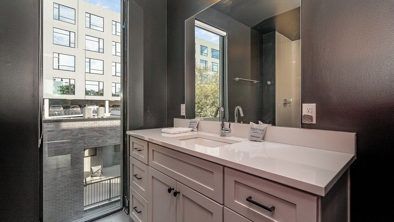 Photo of Bathroom in Music Row