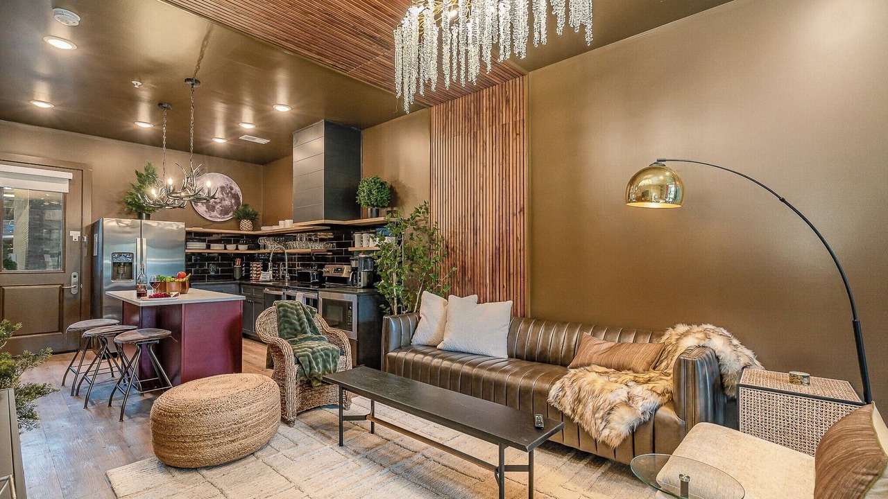 Photo of Livingroom in Music Row