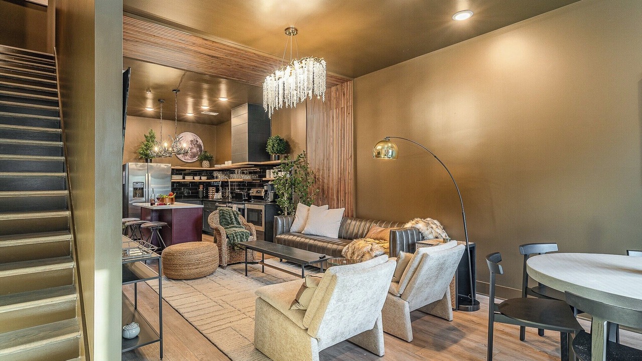 Photo of Livingroom in Music Row