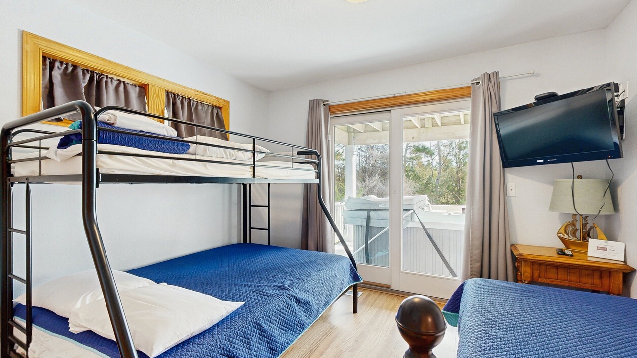 Photo of Bedroom in Wind Over Waves