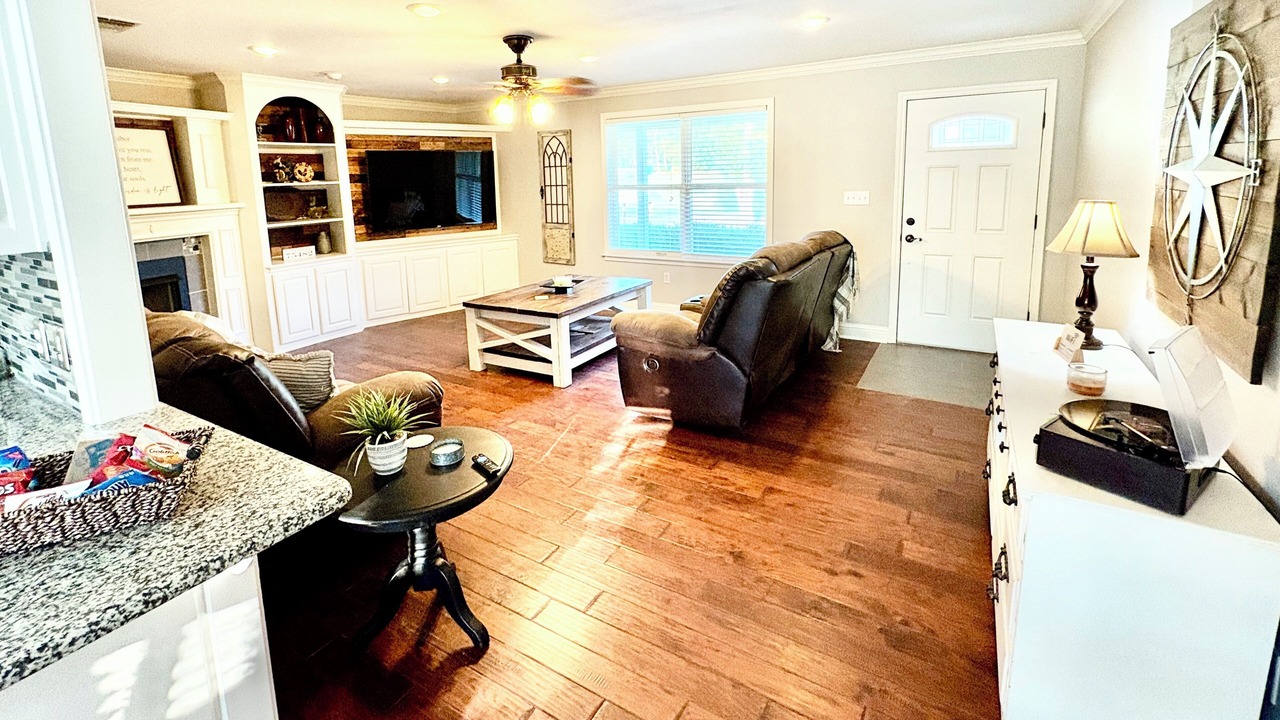 Photo of Livingroom in Sulphur Springs