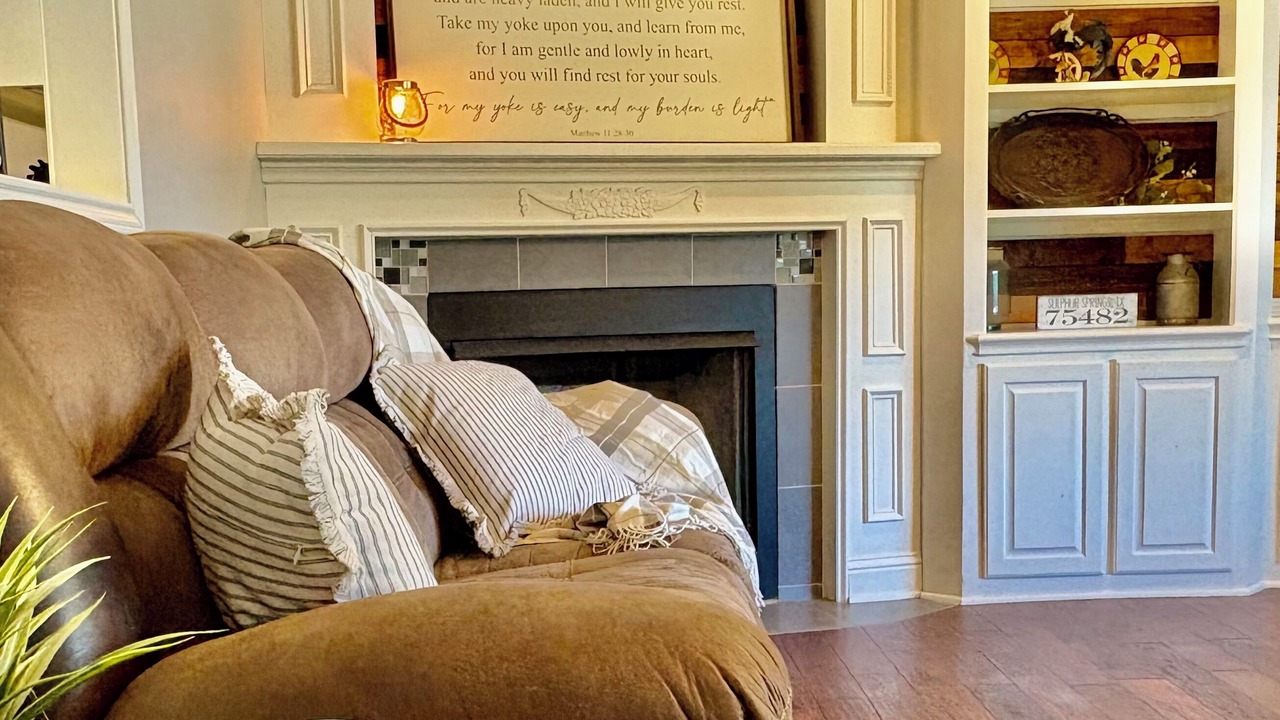 Photo of Livingroom in Sulphur Springs
