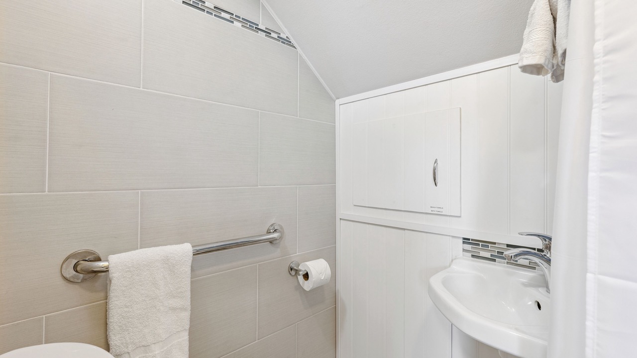Photo of Bathroom in Cape Caneveral Beach Gardens