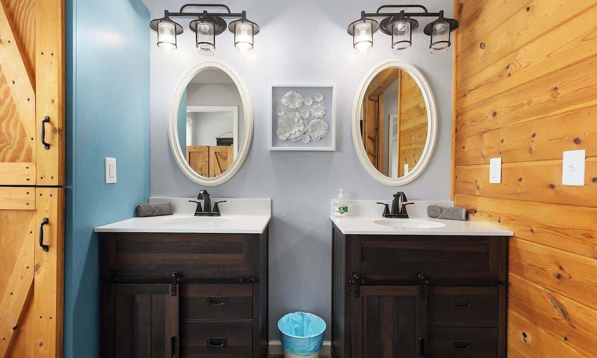 Photo of Bathroom in Grandview