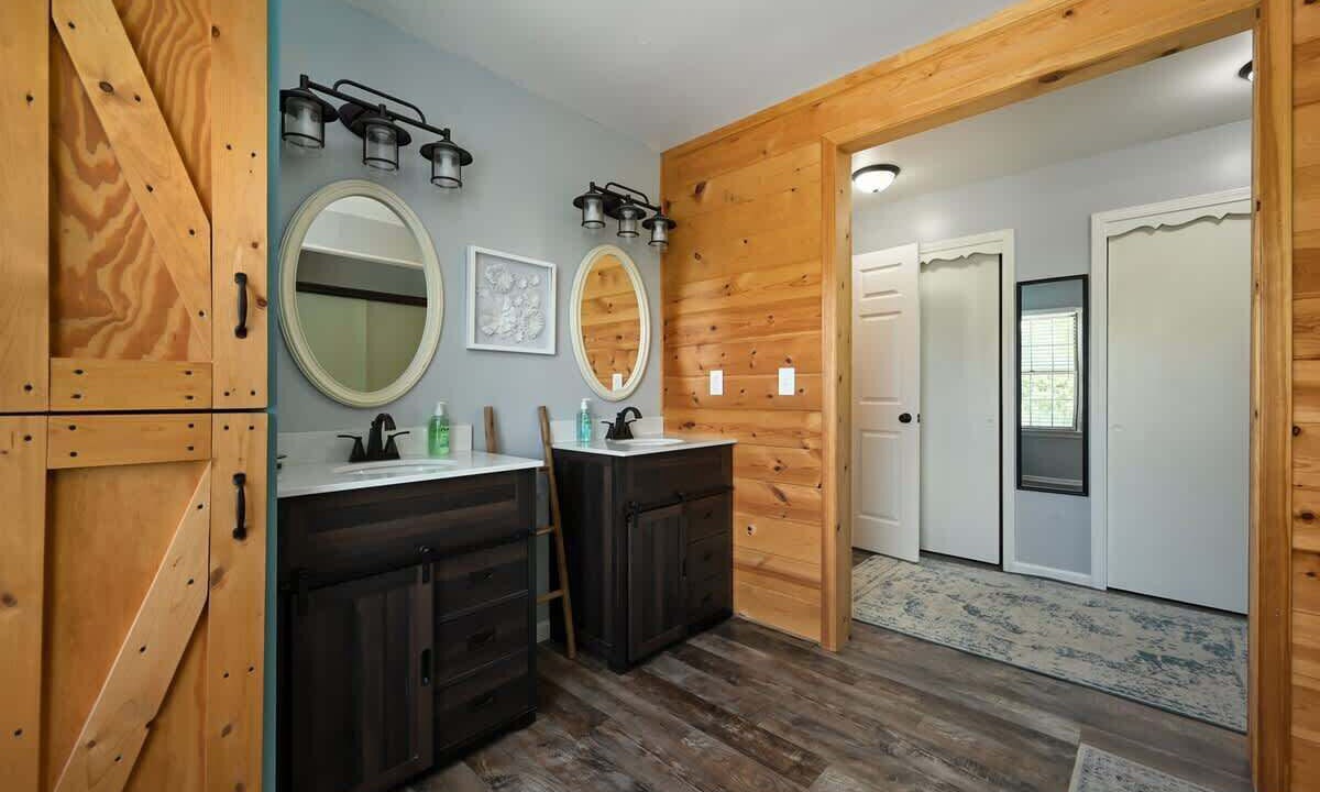 Photo of Bathroom in Grandview