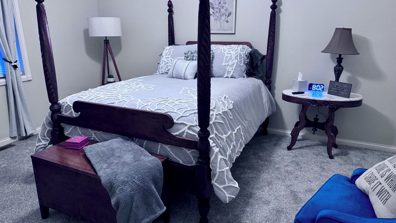 Photo of Bedroom in Cave City