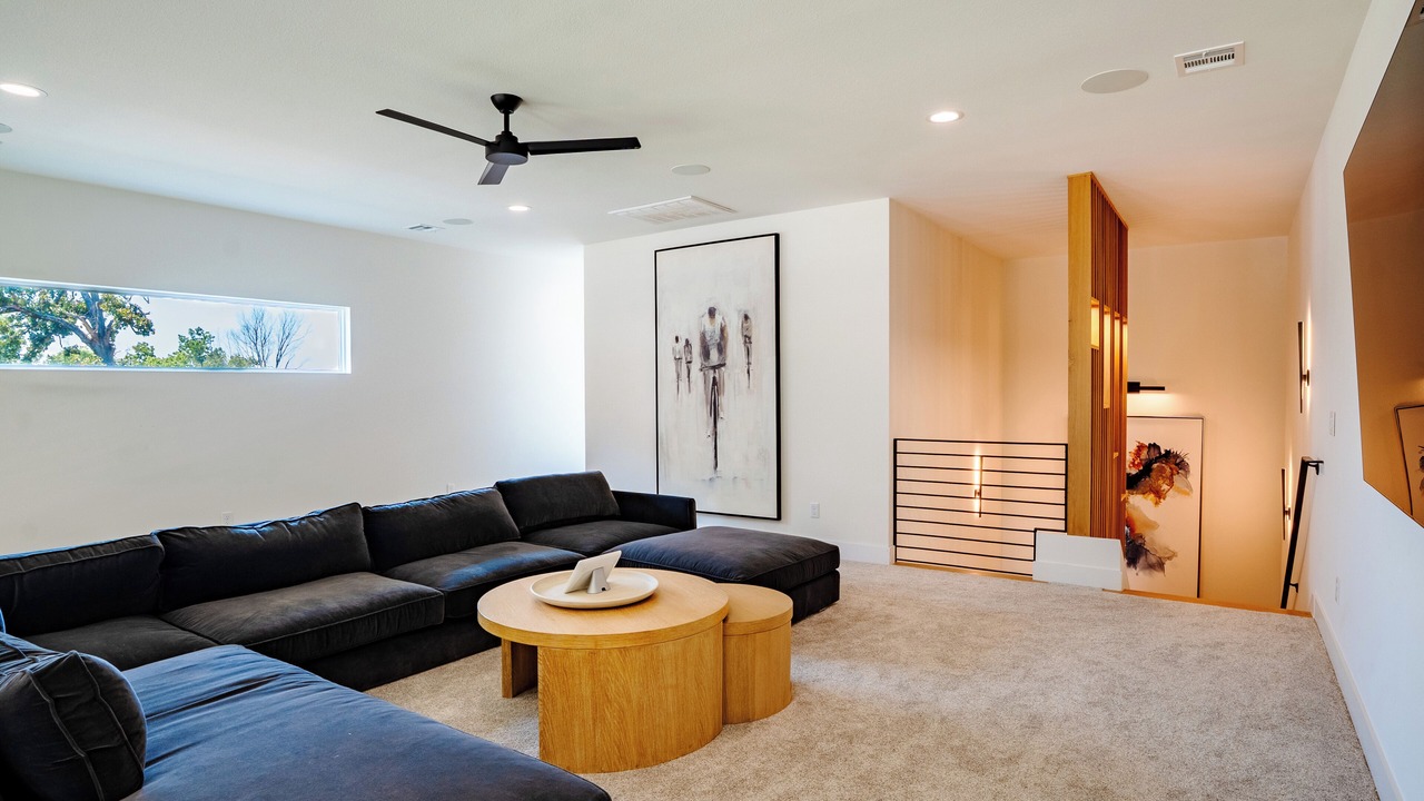Photo of Livingroom in Downtown