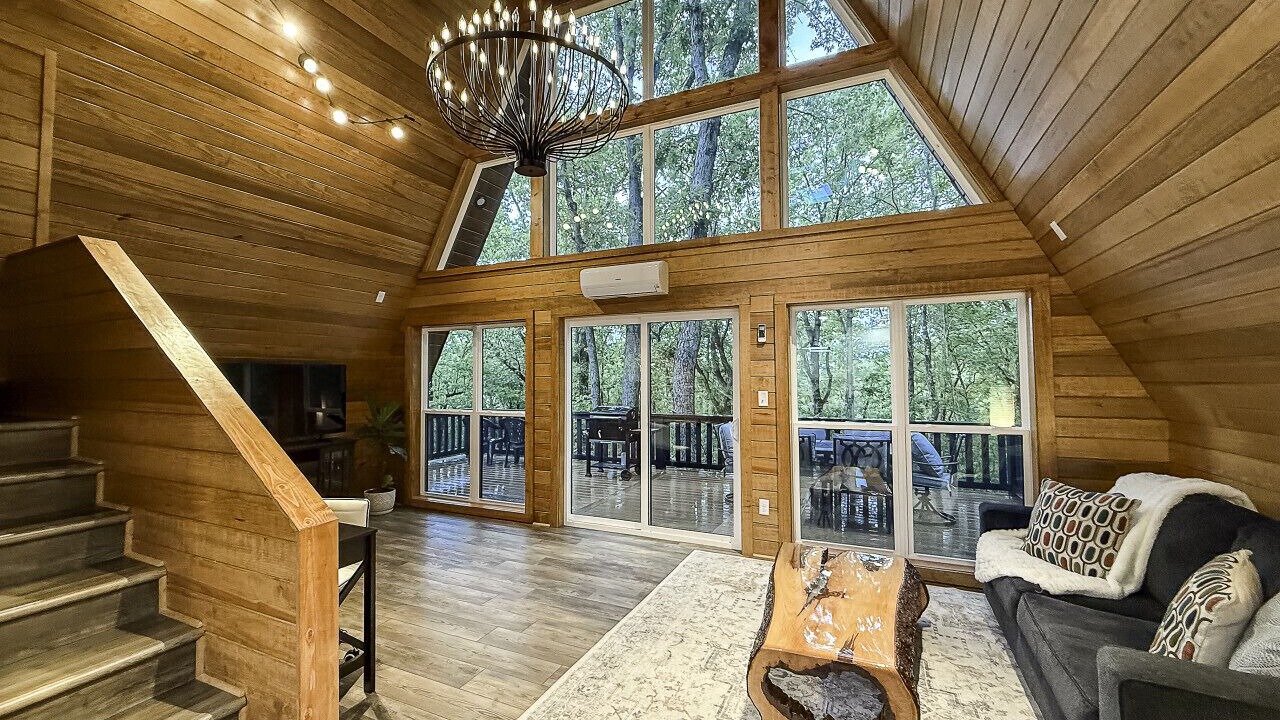 Photo of Livingroom in Jones Mills