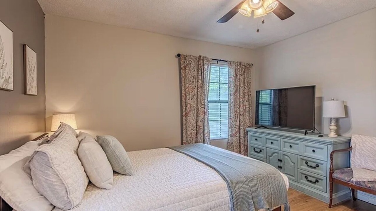 Photo of Bedroom in Counce