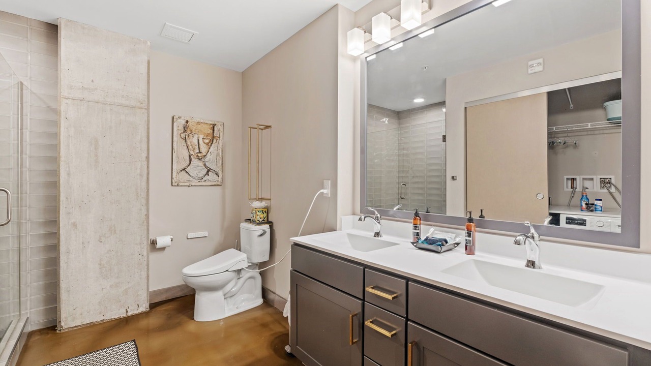 Photo of Bathroom in Warehouse District
