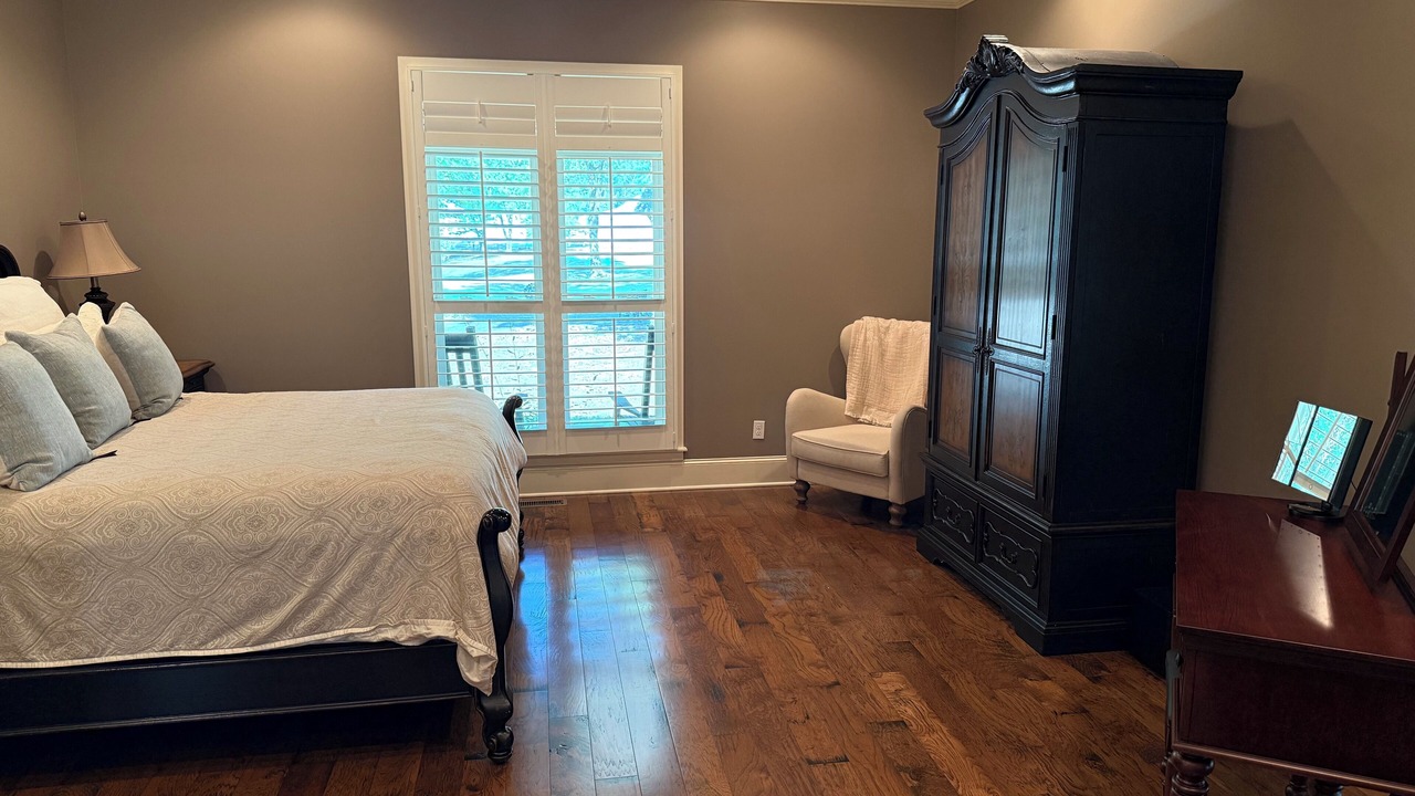 Photo of Bedroom in Morris Chapel