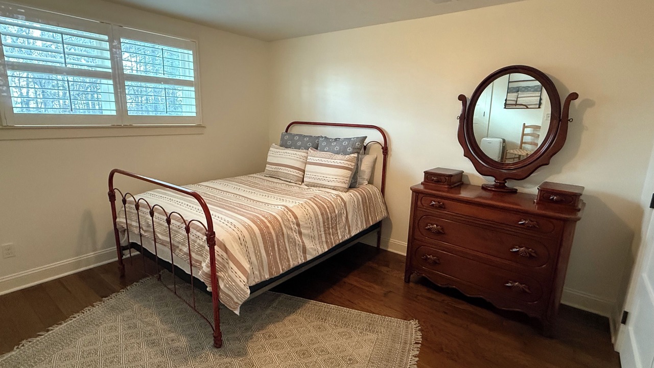 Photo of Bedroom in Morris Chapel