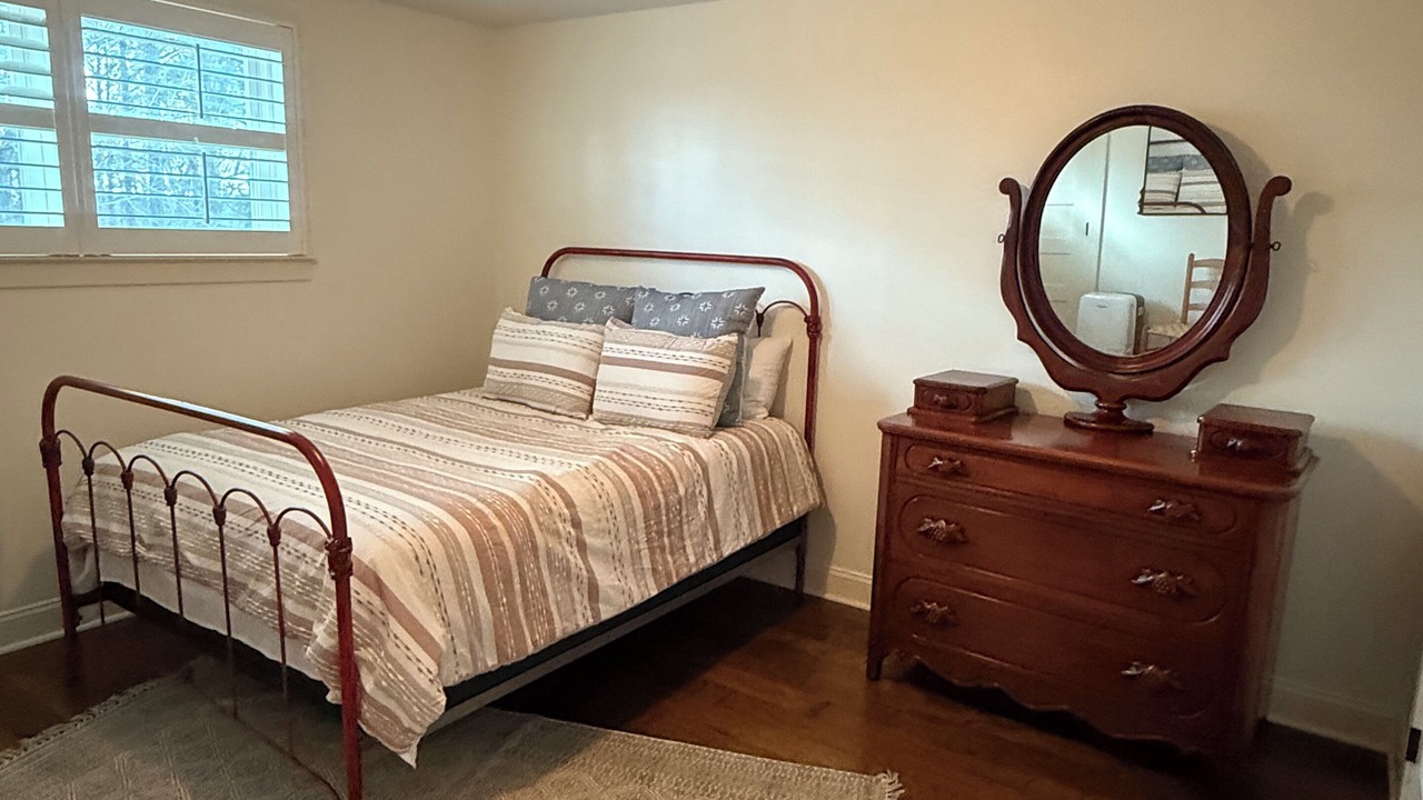 Photo of Bedroom in Morris Chapel