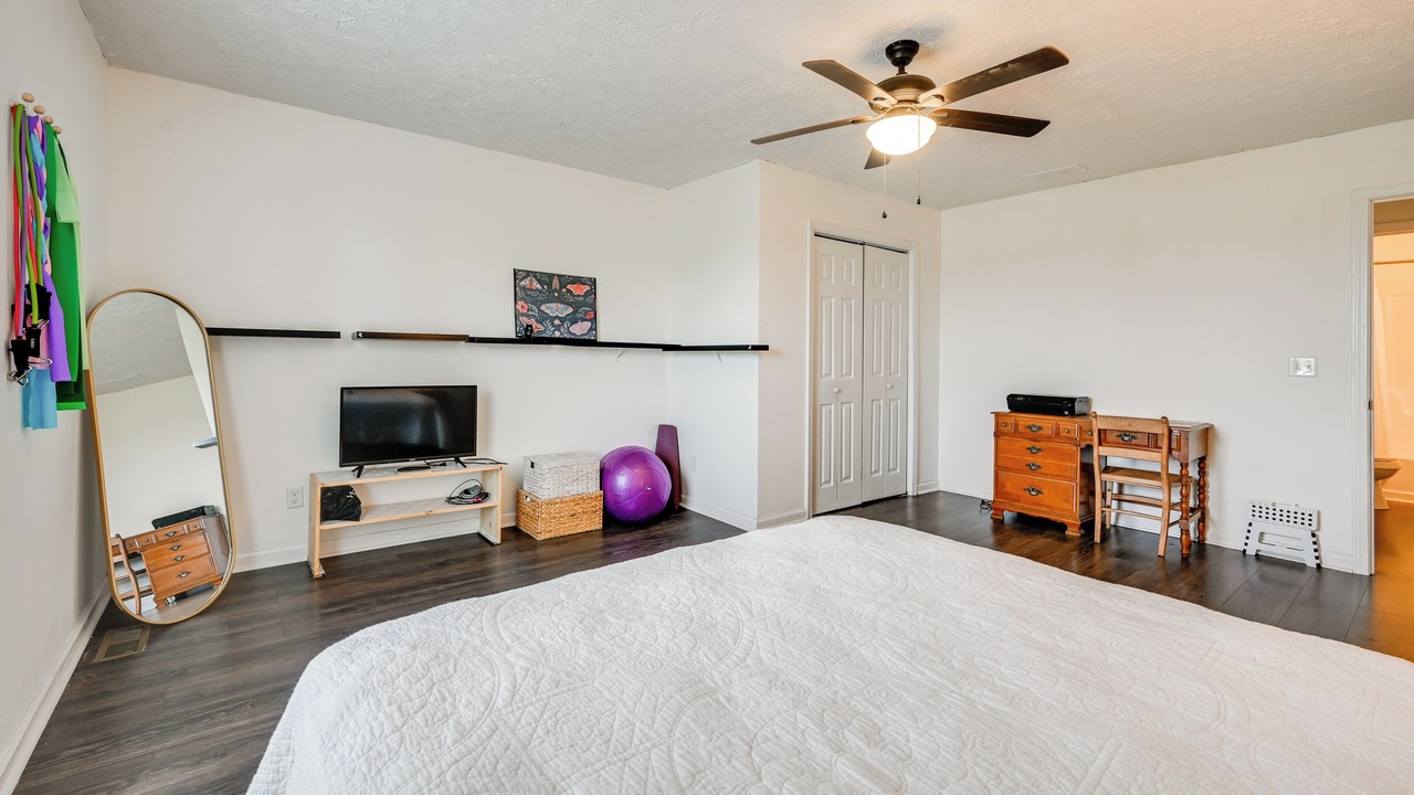 Photo of Bedroom in Cave City