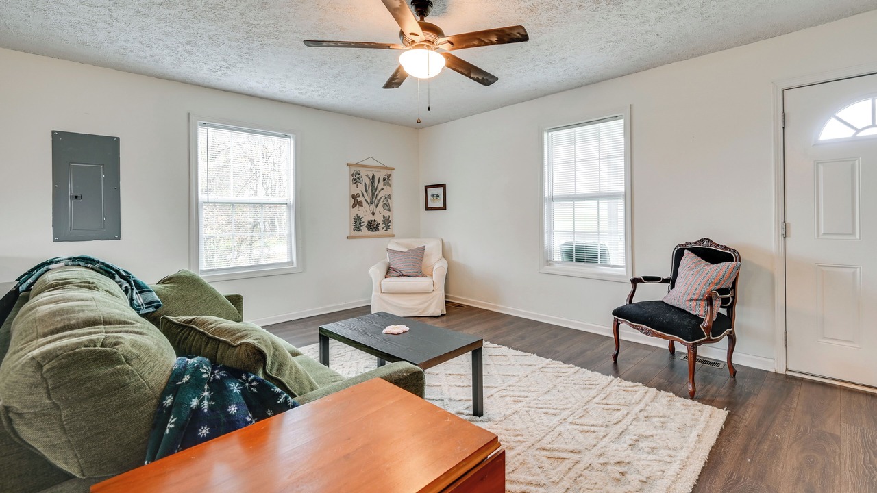 Photo of Livingroom in Cave City