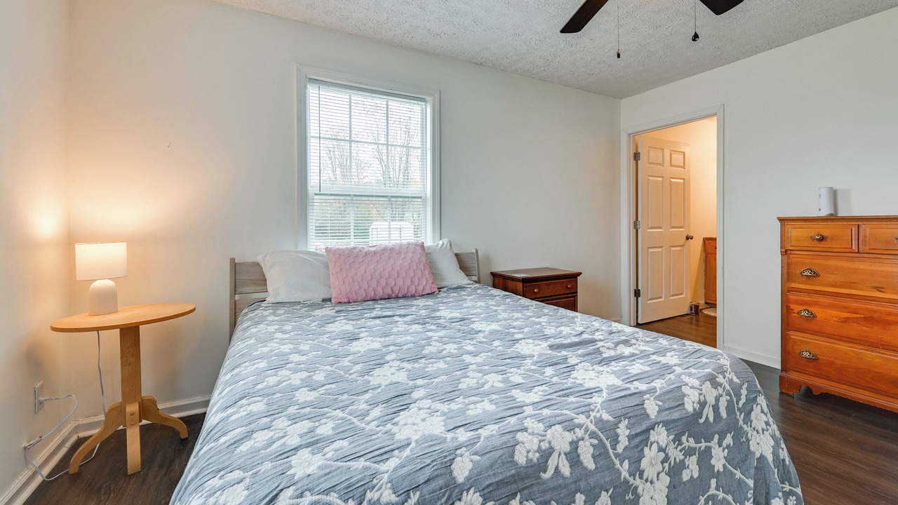 Photo of Bedroom in Cave City