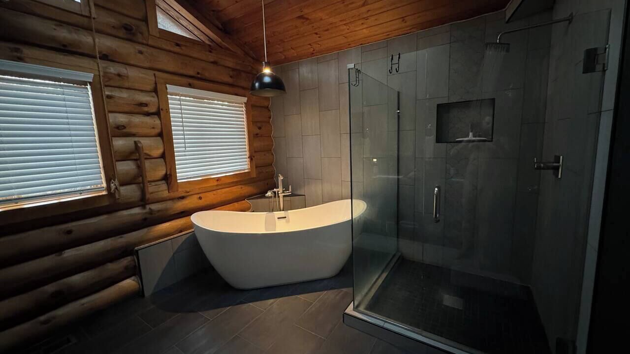 Photo of Bathroom in Flippin