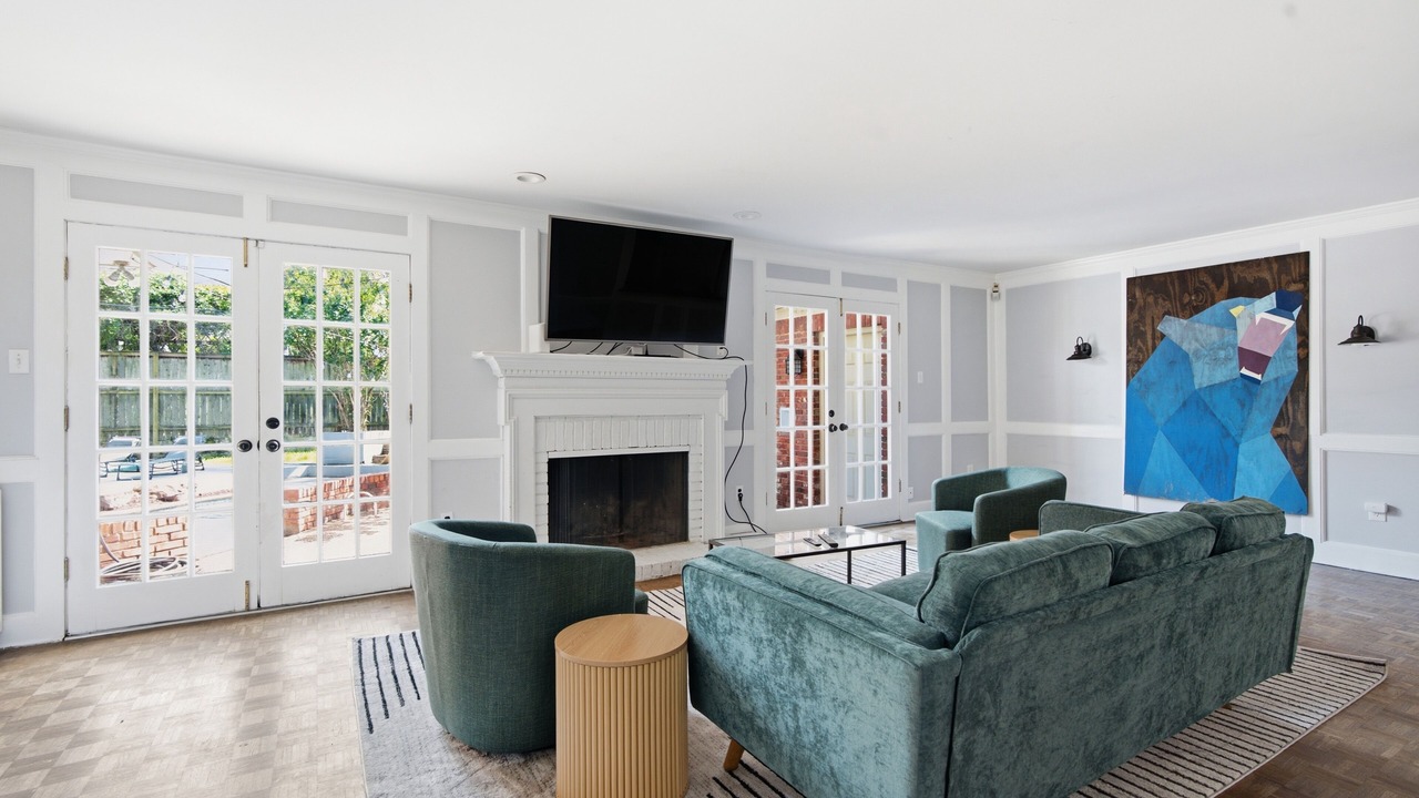 Photo of Livingroom in East Memphis