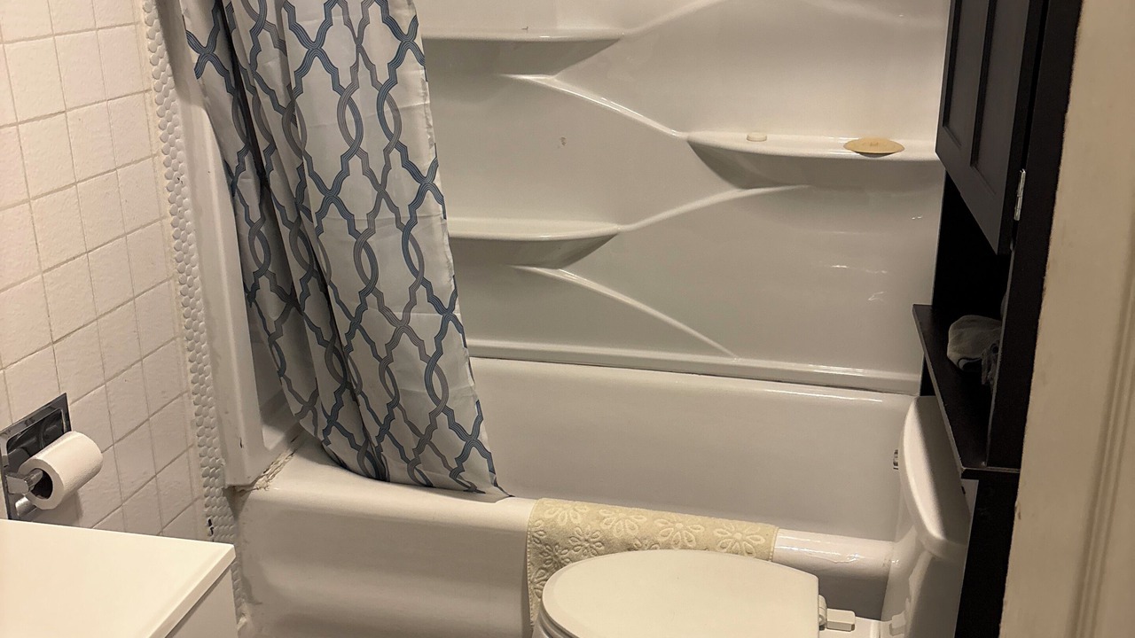 Photo of Bathroom in Bel-Ridge