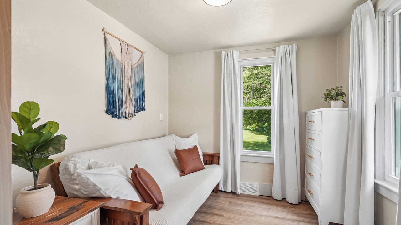 Photo of Livingroom in Central City