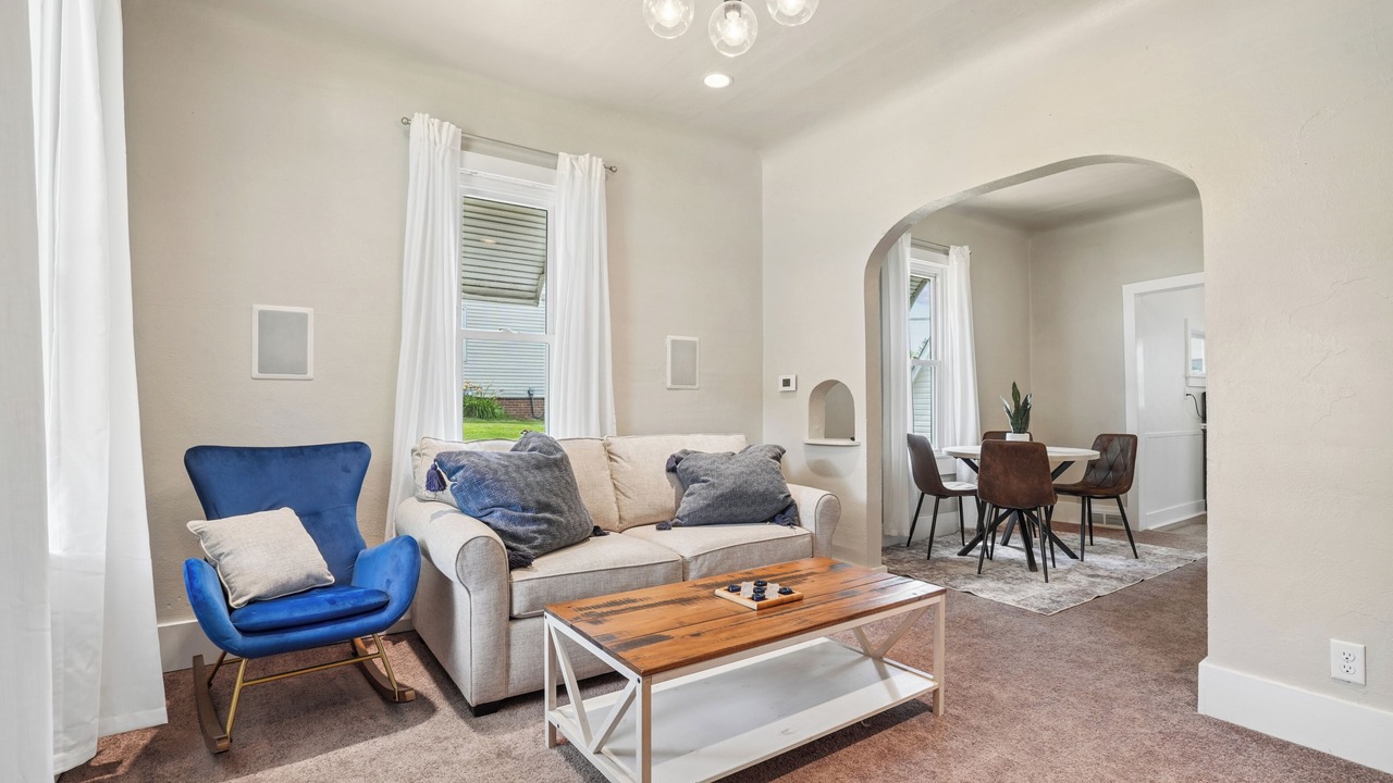 Photo of Livingroom in Central City
