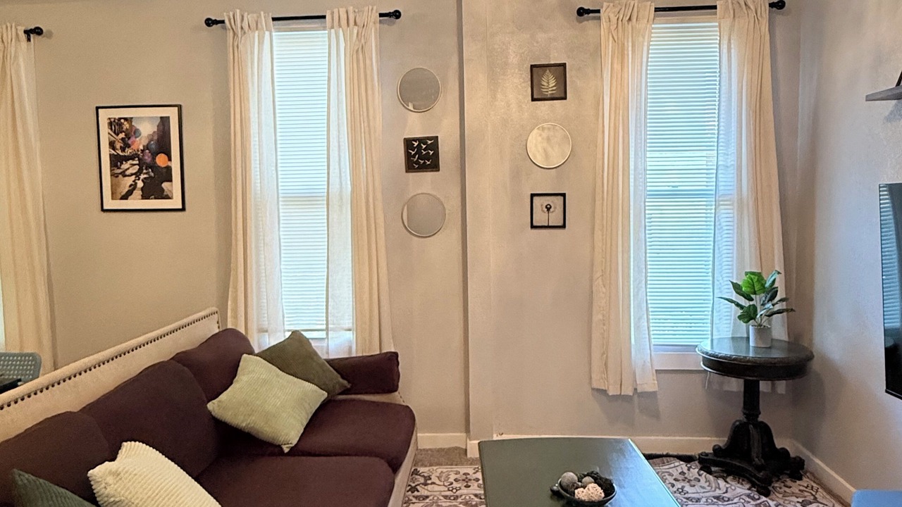 Photo of Livingroom in Northeast Kansas City