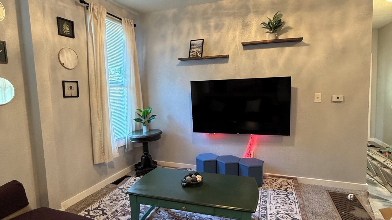 Photo of Livingroom in Northeast Kansas City