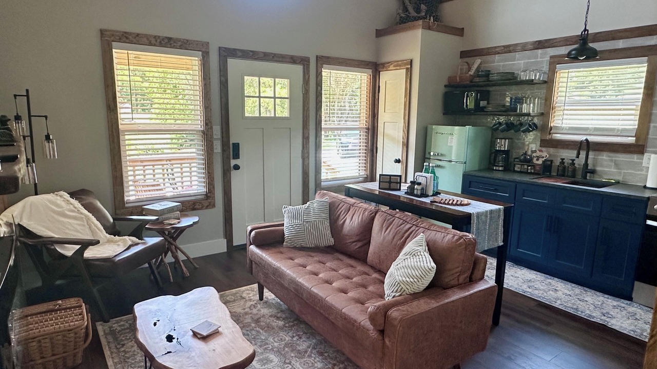 Photo of Livingroom in Ashley Oaks