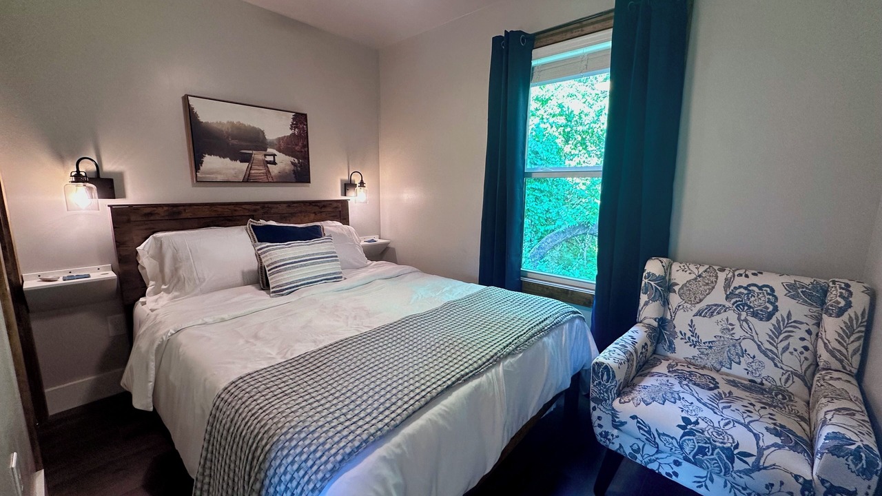 Photo of Bedroom in Ashley Oaks
