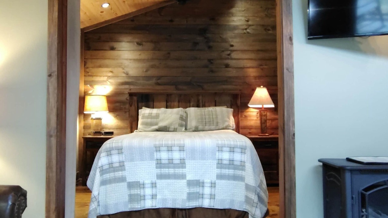 Photo of Bedroom in Morris Chapel