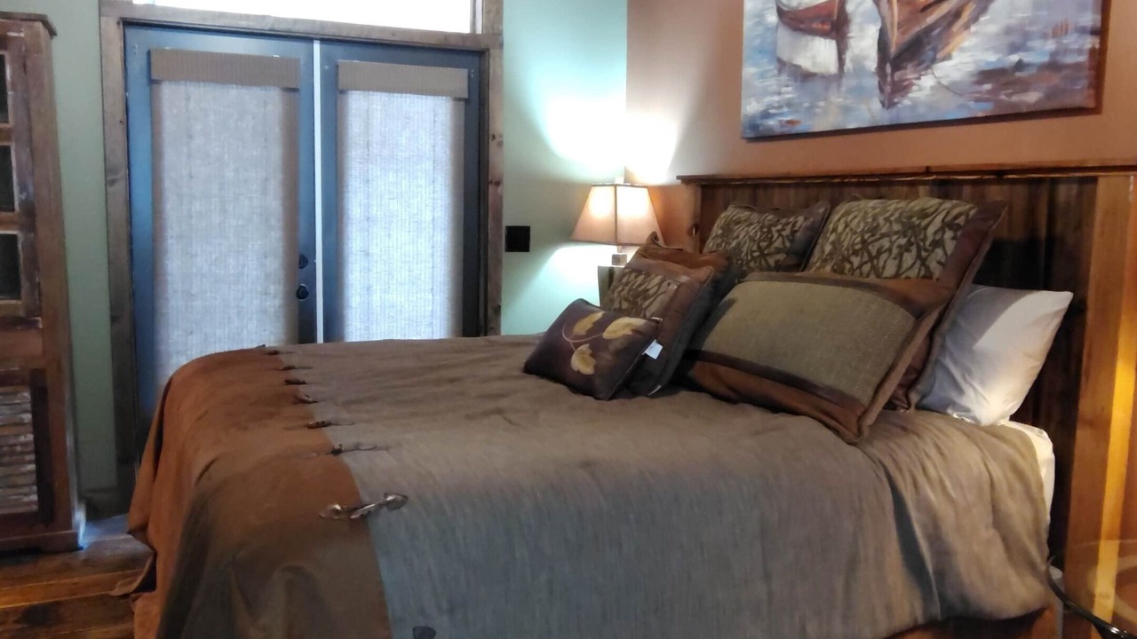 Photo of Bedroom in Morris Chapel